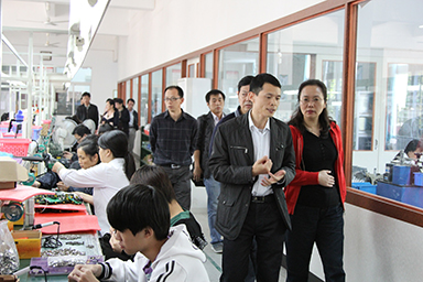 福建省委統(tǒng)戰(zhàn)部副部長、省工商聯(lián)黨組書記王玲視察虹潤公司